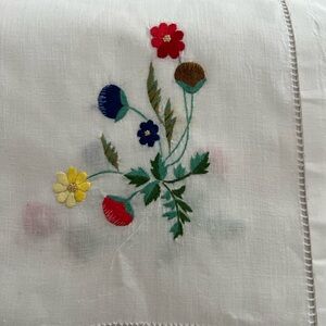 Colorful Floral Embroidered Fabric Tablecloth with 8 Napkins